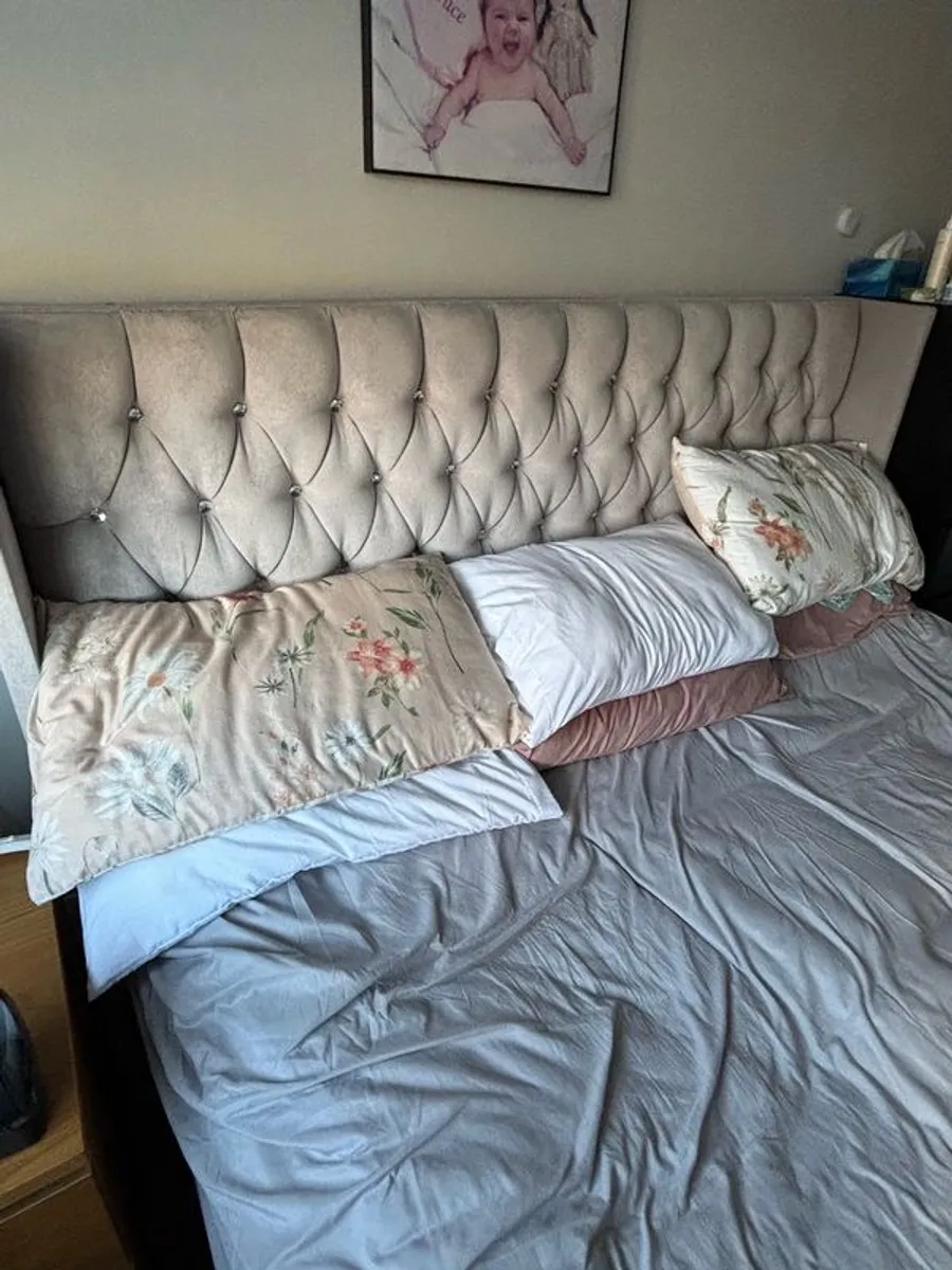 couch and bed - Image 3