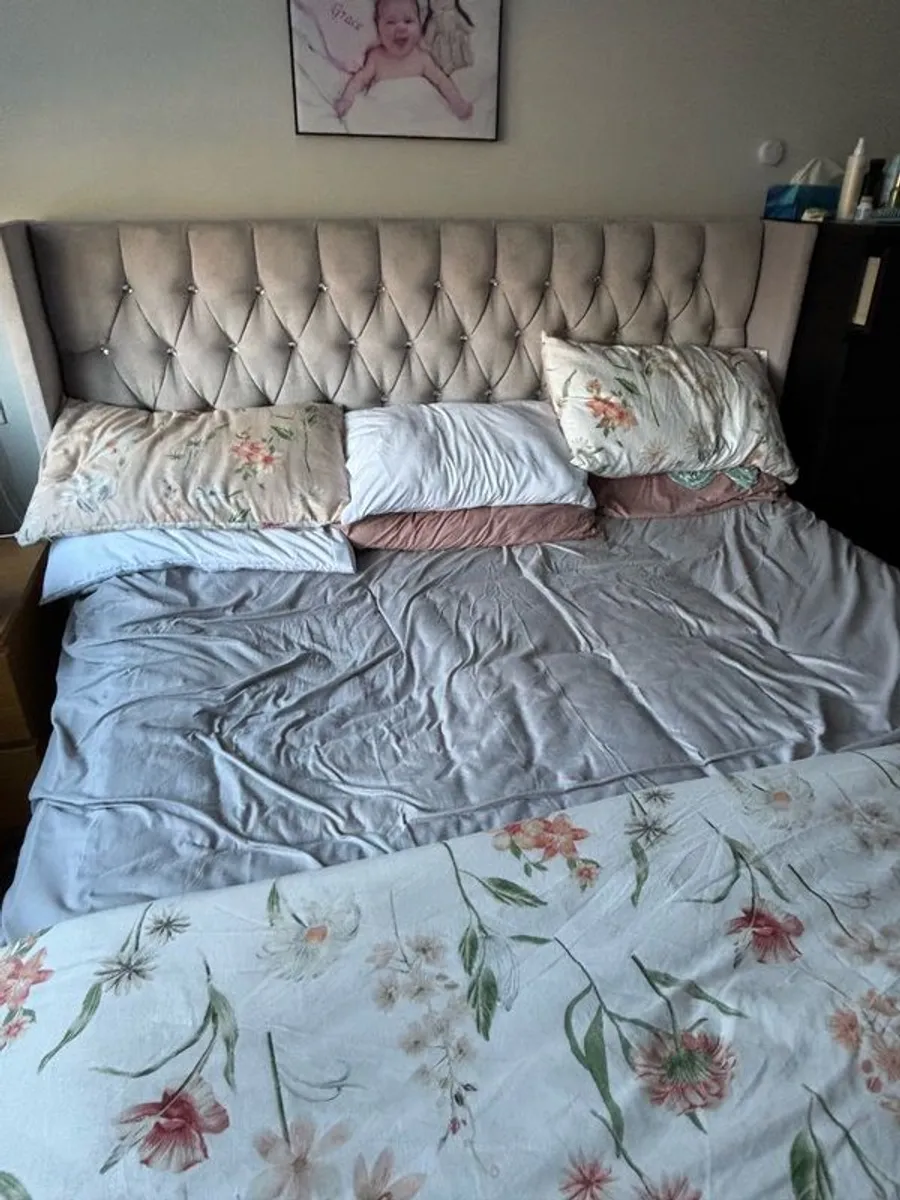 couch and bed - Image 4