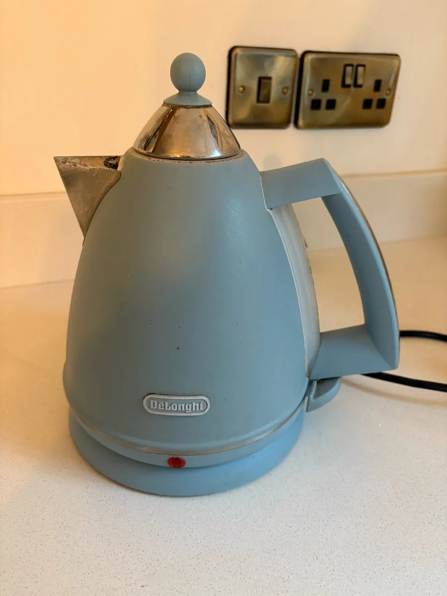 DeLonghi Blue Kettle - Image 1
