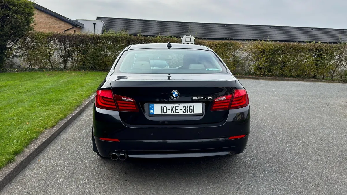BMW 5-Series 2010 - Image 3