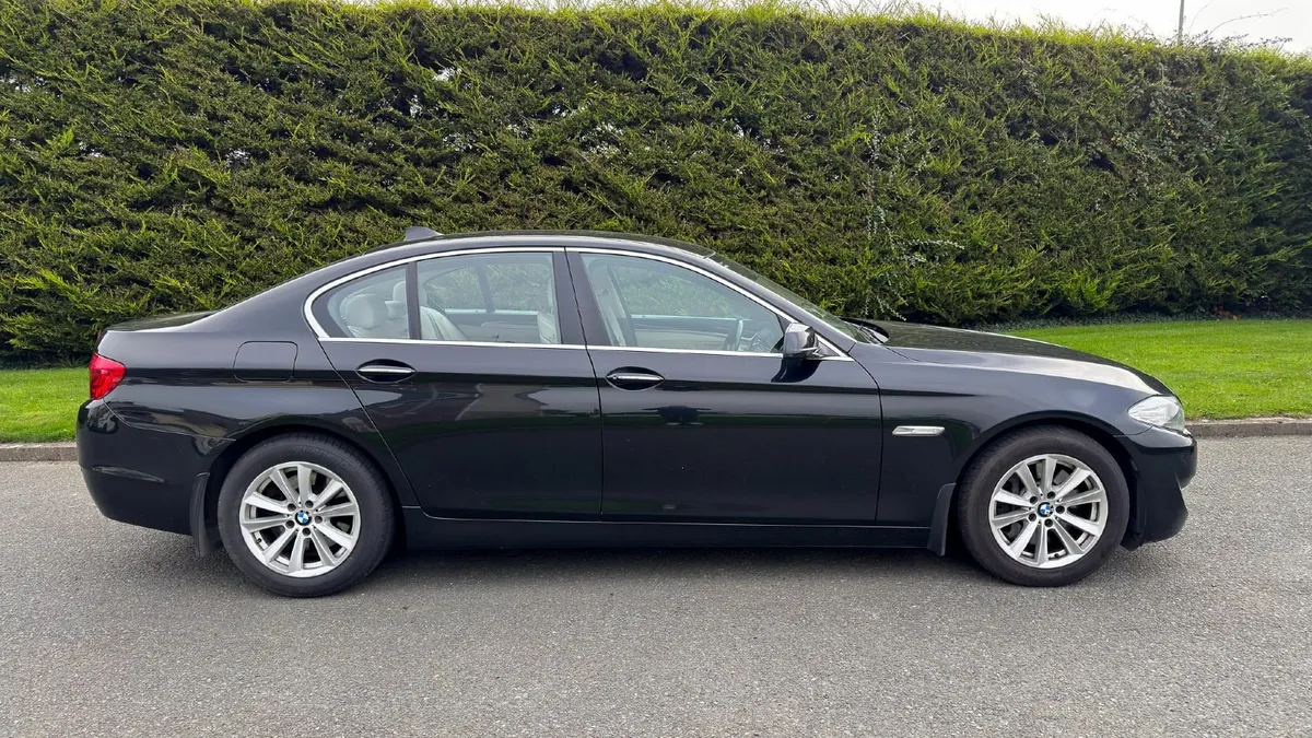 BMW 5-Series 2010 - Image 4