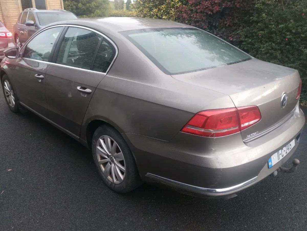 Volkswagen Passat 2011 - Image 3