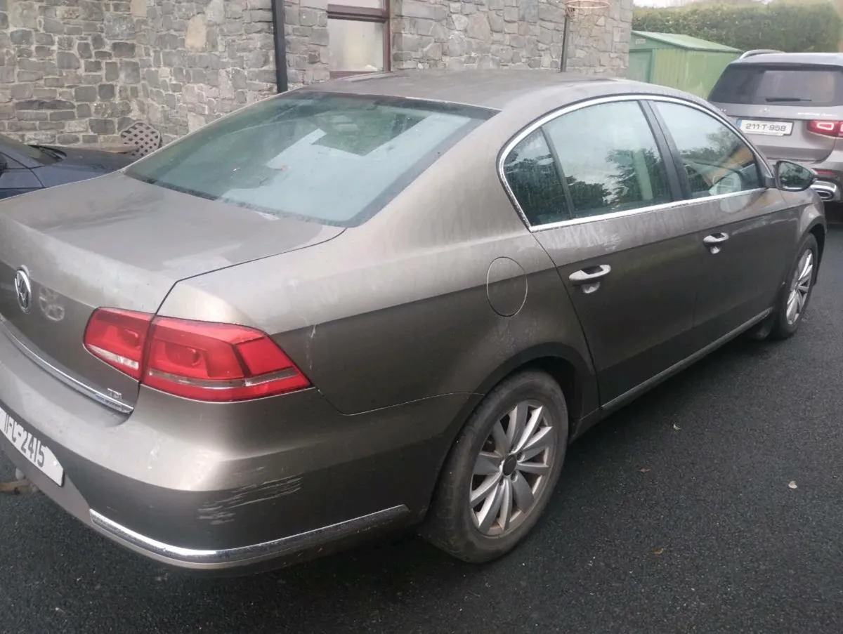 Volkswagen Passat 2011 - Image 4