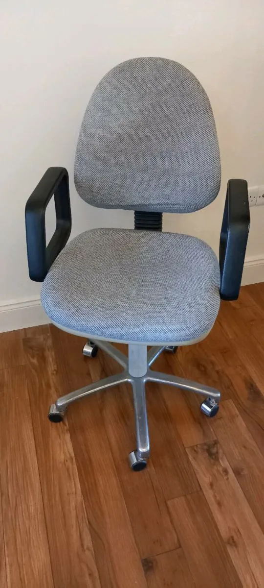 Office Chair Cushioned Comfortable Armrests Wheels - Image 3