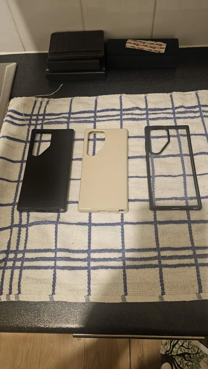 Selling phone cases, regatta jacket , wallet - Image 2