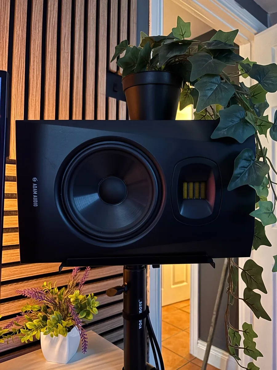 Adam Audio T7V with Desk Stands - Image 1