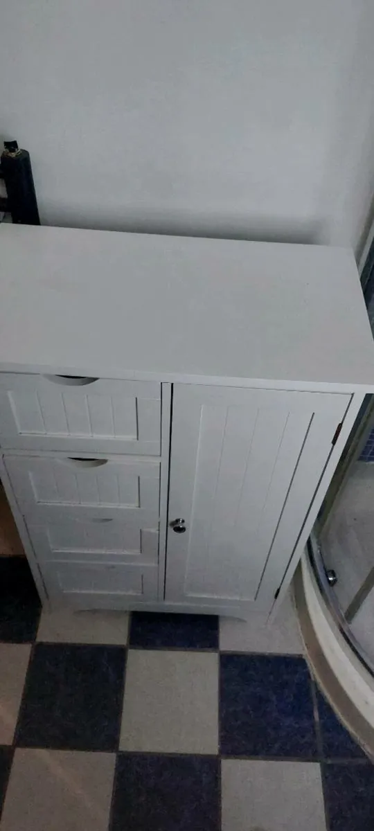 Bathroom unti - Image 1
