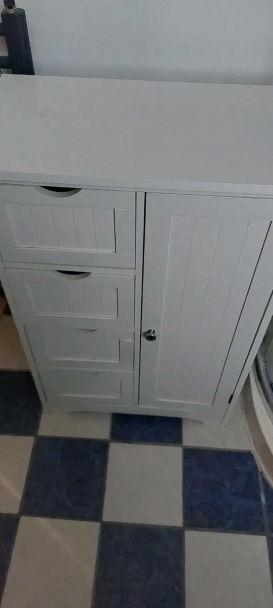 Bathroom unti - Image 3