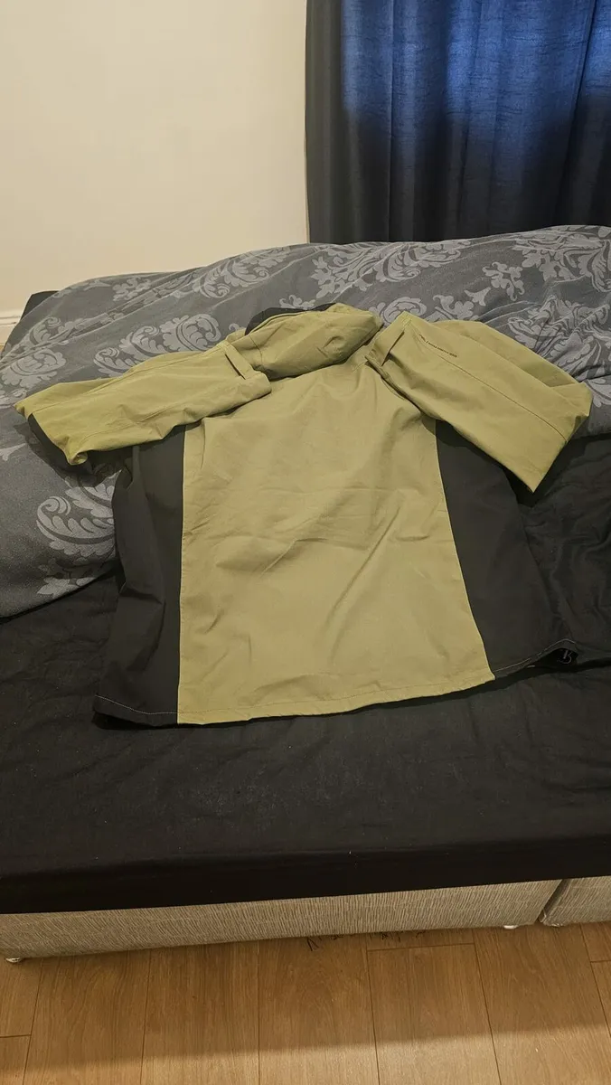 Selling phone cases, regatta jacket , wallet - Image 3
