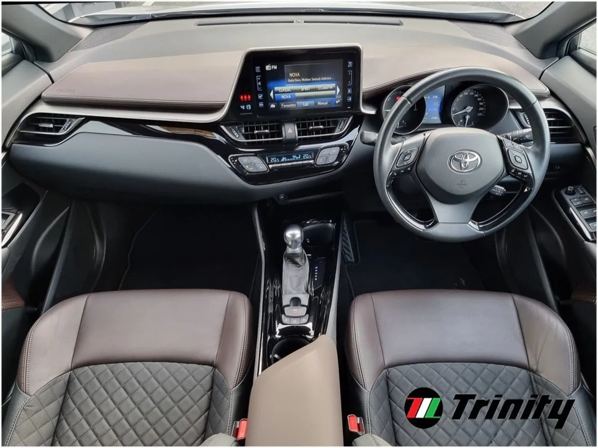 Toyota C-HR SOL 1.8 Hybrid Auto Trinity Skoda - Image 2