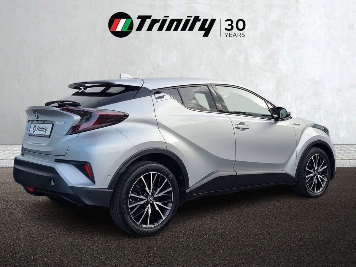 Toyota C-HR SOL 1.8 Hybrid Auto Trinity Skoda - Image 3