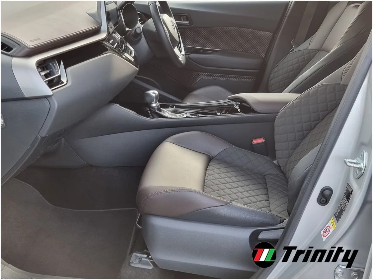 Toyota C-HR SOL 1.8 Hybrid Auto Trinity Skoda - Image 4