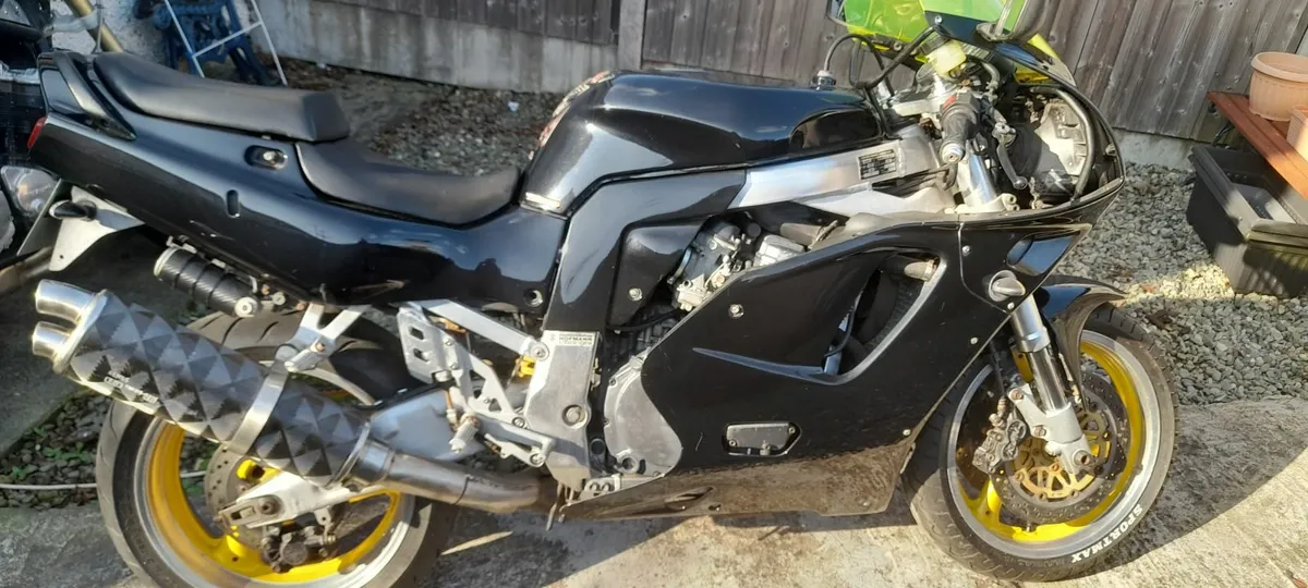 Suzuki gsxr1992 - Image 1
