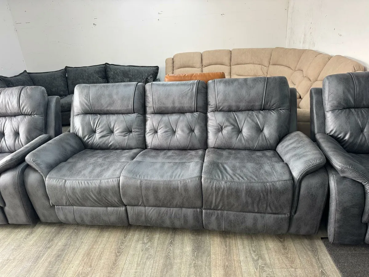 Valencia leather recliners - Image 4