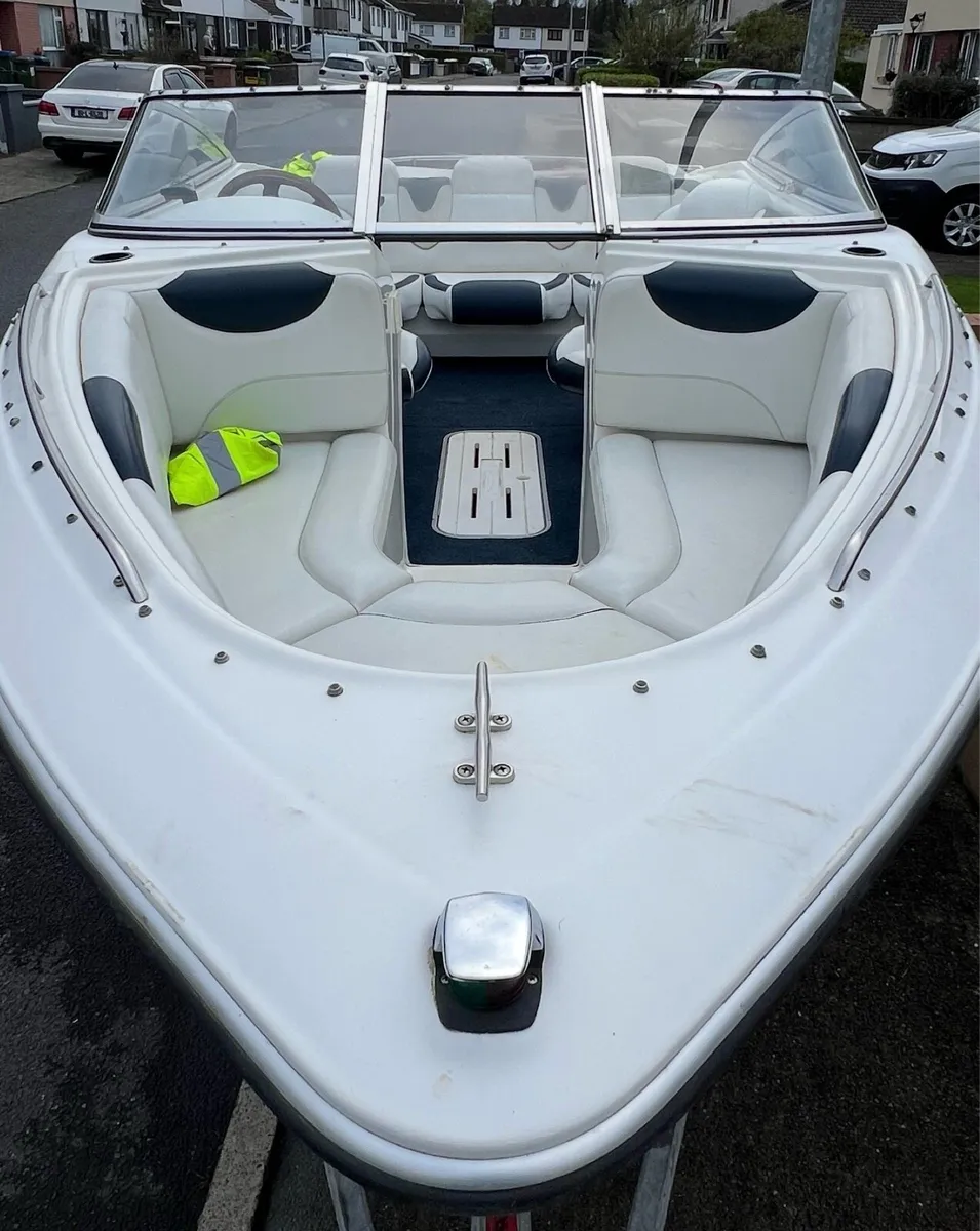 Four winns horizon speed boat - Image 1