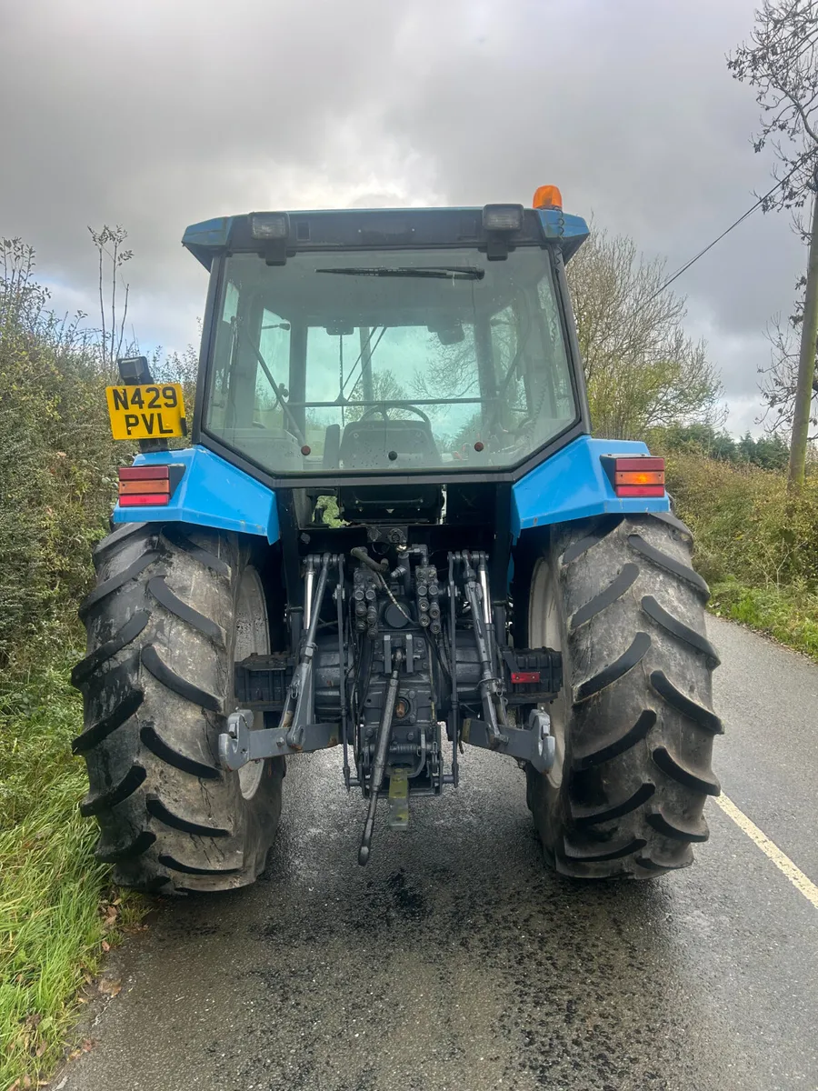 New Holland 8240 - Image 4