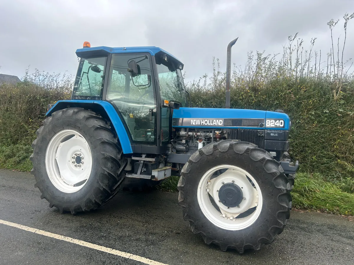New Holland 8240 - Image 2