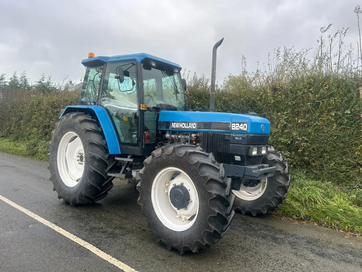 New Holland 8240 - Image 1
