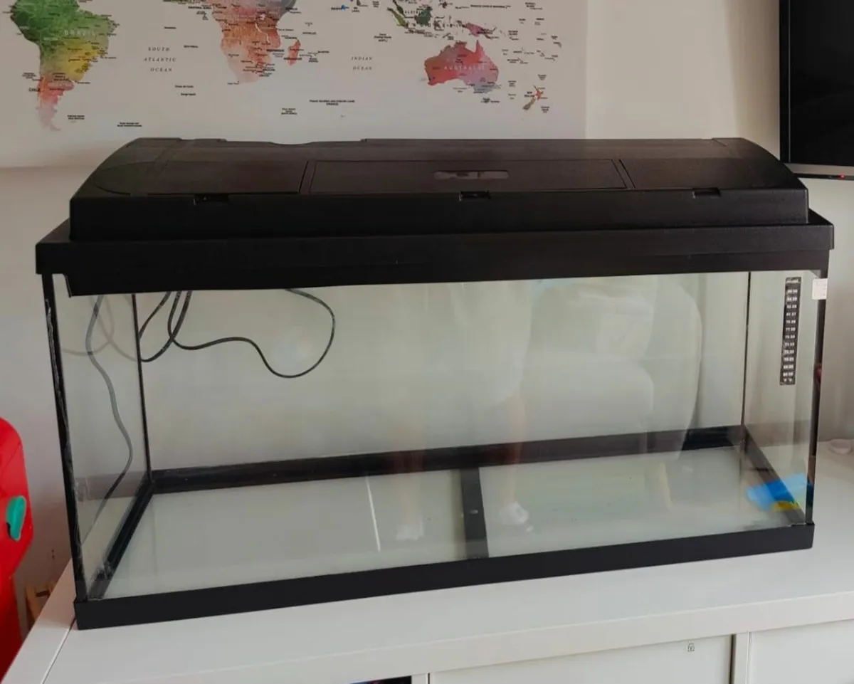 93 L Aquarium with filter and heater - Image 1