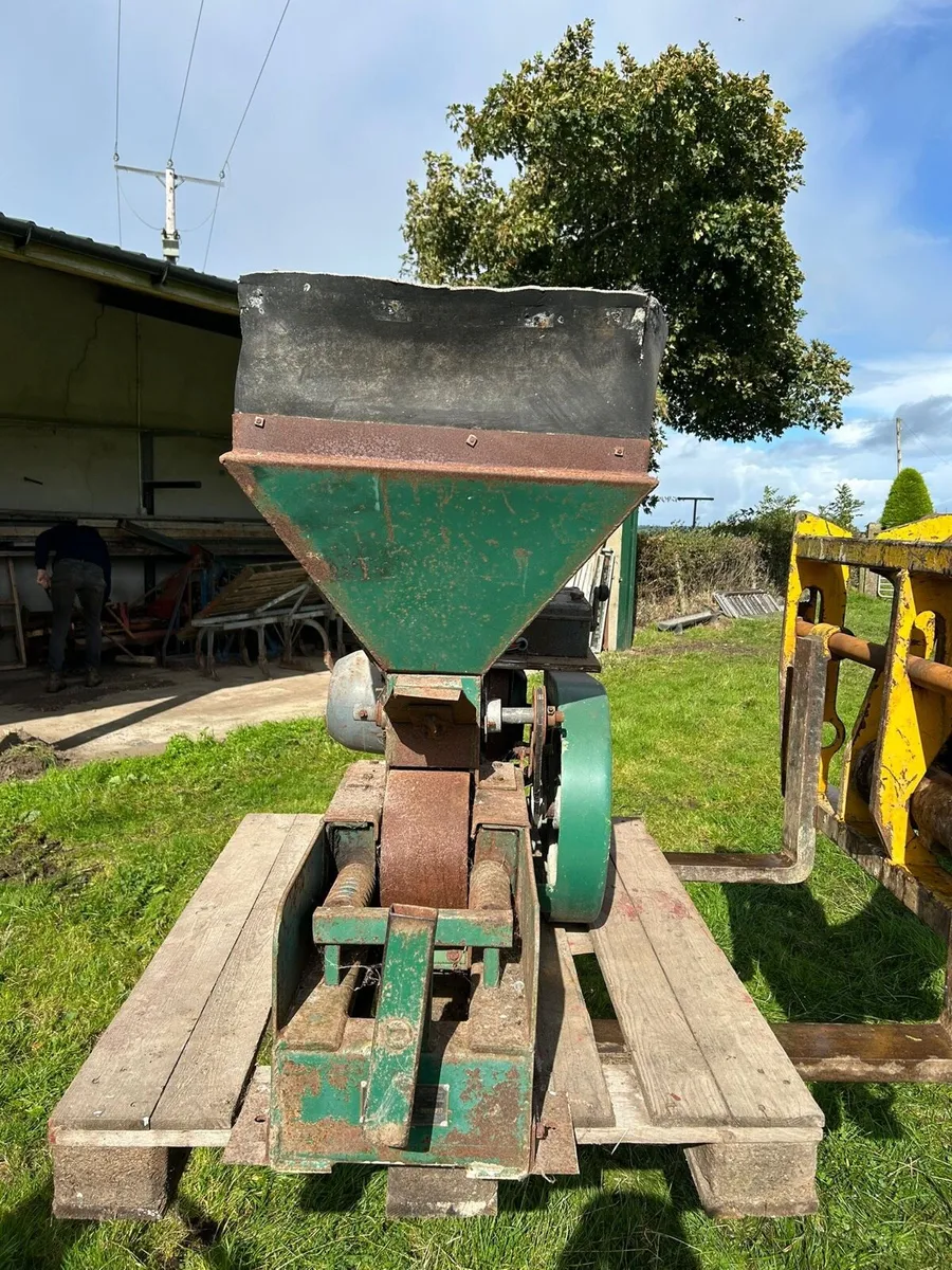 Fraser Electric Barley Crusher - Image 2