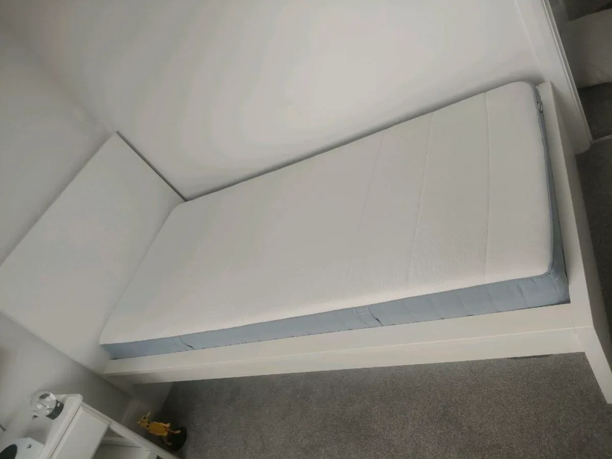 Single bed - Image 2
