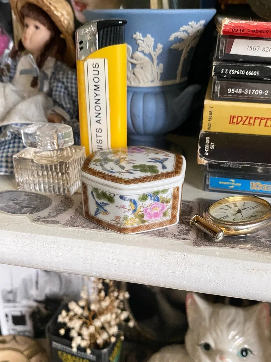 Vintage Asian Porcelain Trinket Box - Image 1