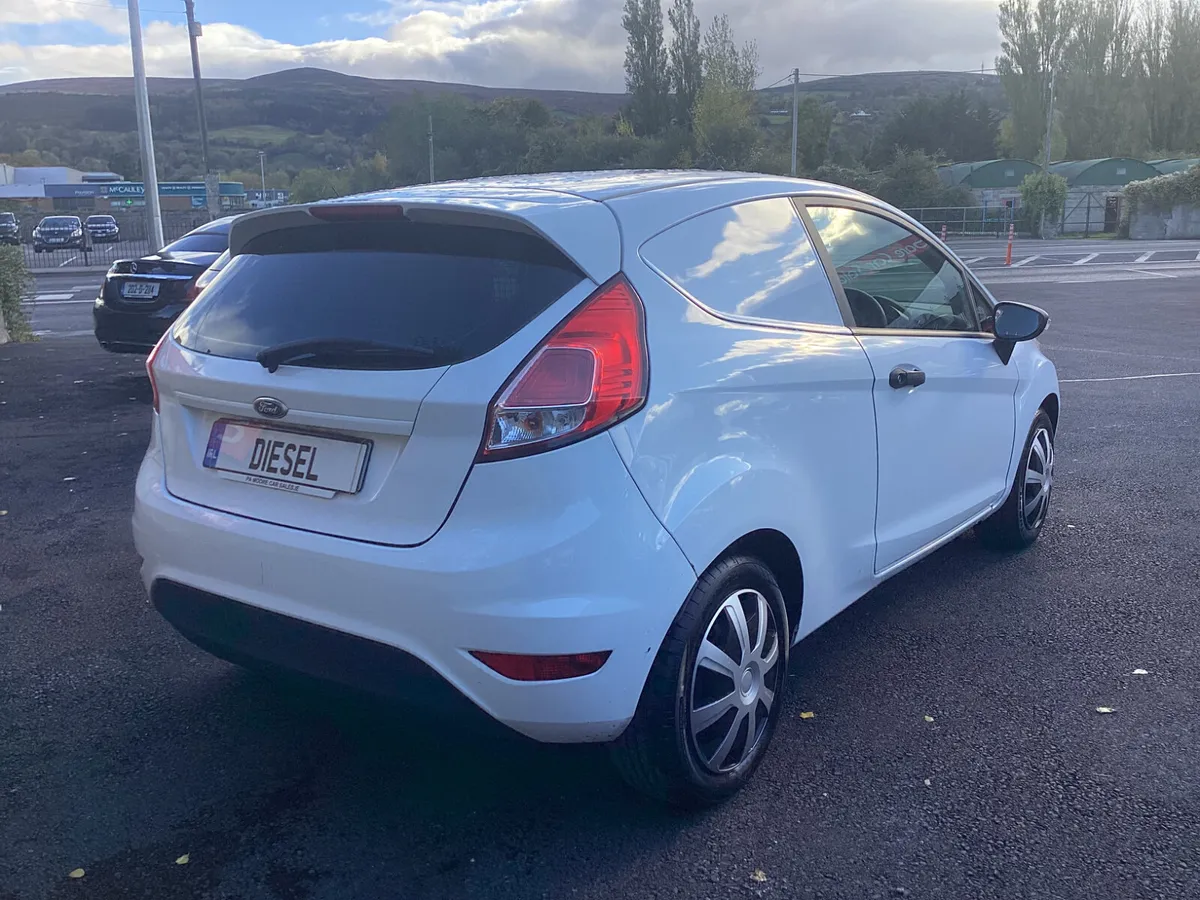 Ford Fiesta * 1.5 DIESEL - Image 4