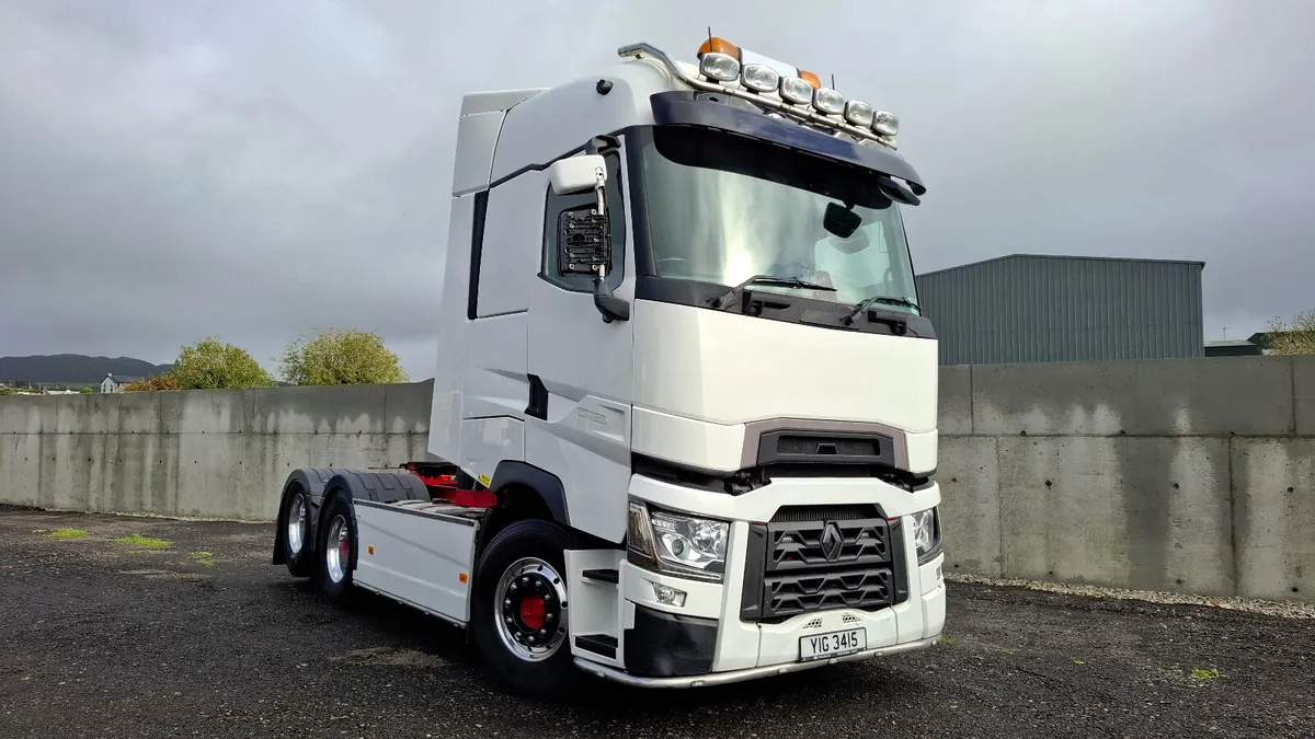 2020 Renault T520 6x2 Tag Lift Axle 70 Ton - Image 1