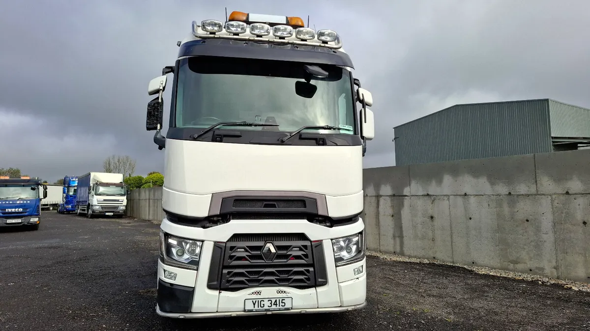 2020 Renault T520 6x2 Tag Lift Axle 70 Ton - Image 2