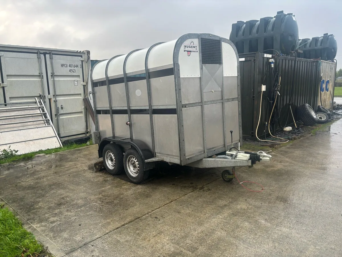 Nugent 8x5 Livestock Trailer like new - Image 1