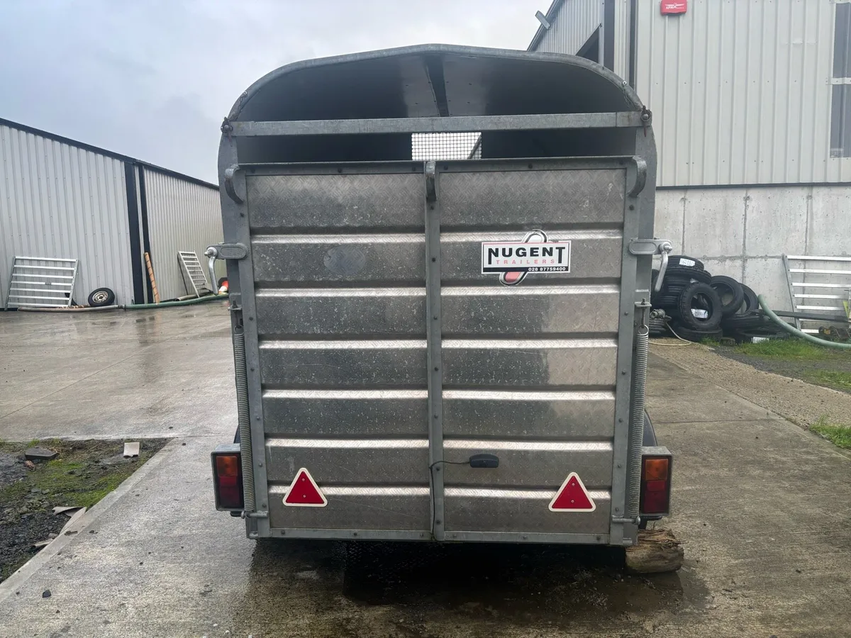 Nugent 8x5 Livestock Trailer like new - Image 4