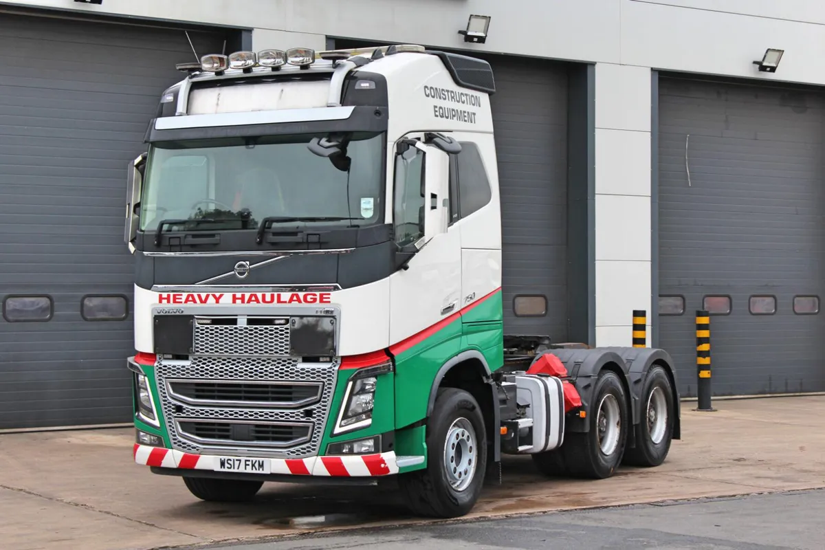 2017 (17) VOLVO FH16 750 6X4 TRACTOR UNIT (EURO 6) - Image 1