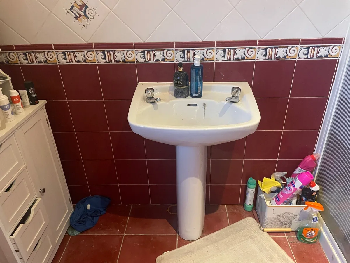 Bath and Sink - Image 2