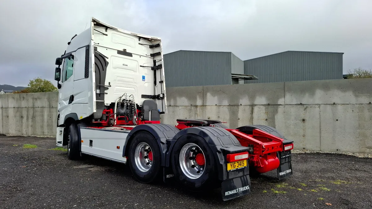 2020 Renault T520 6x2 Tag Lift Axle 70 Ton - Image 4