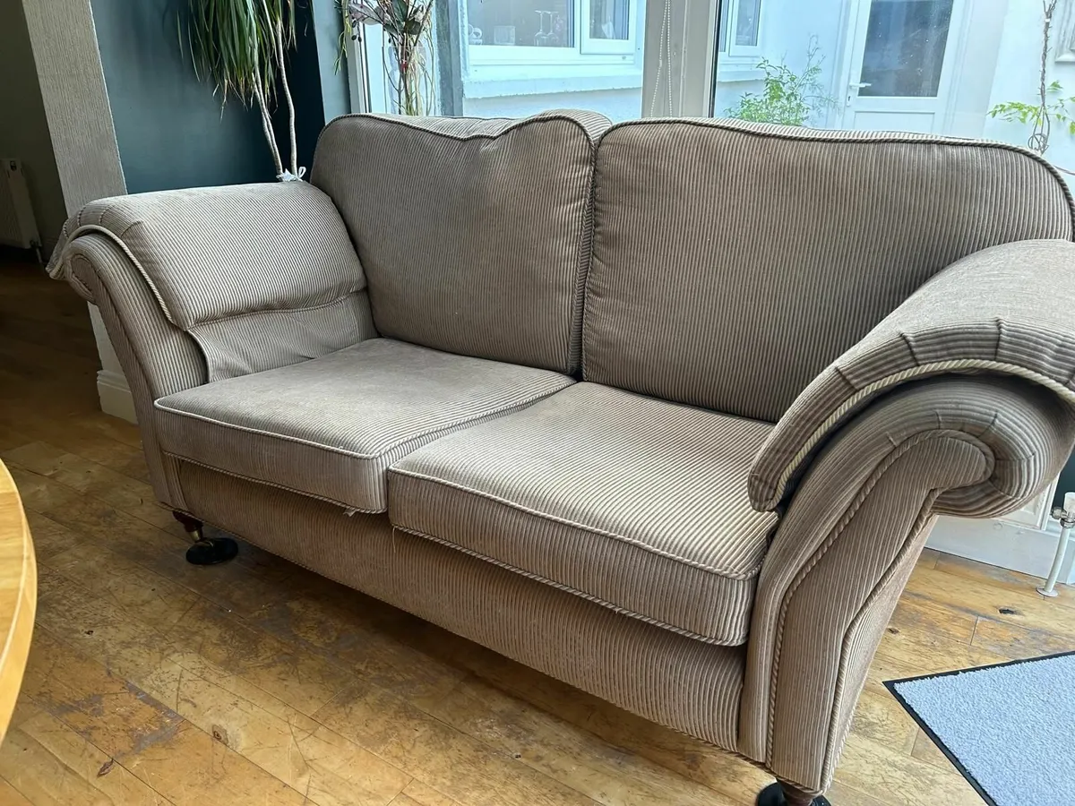 Finline couch - Image 1