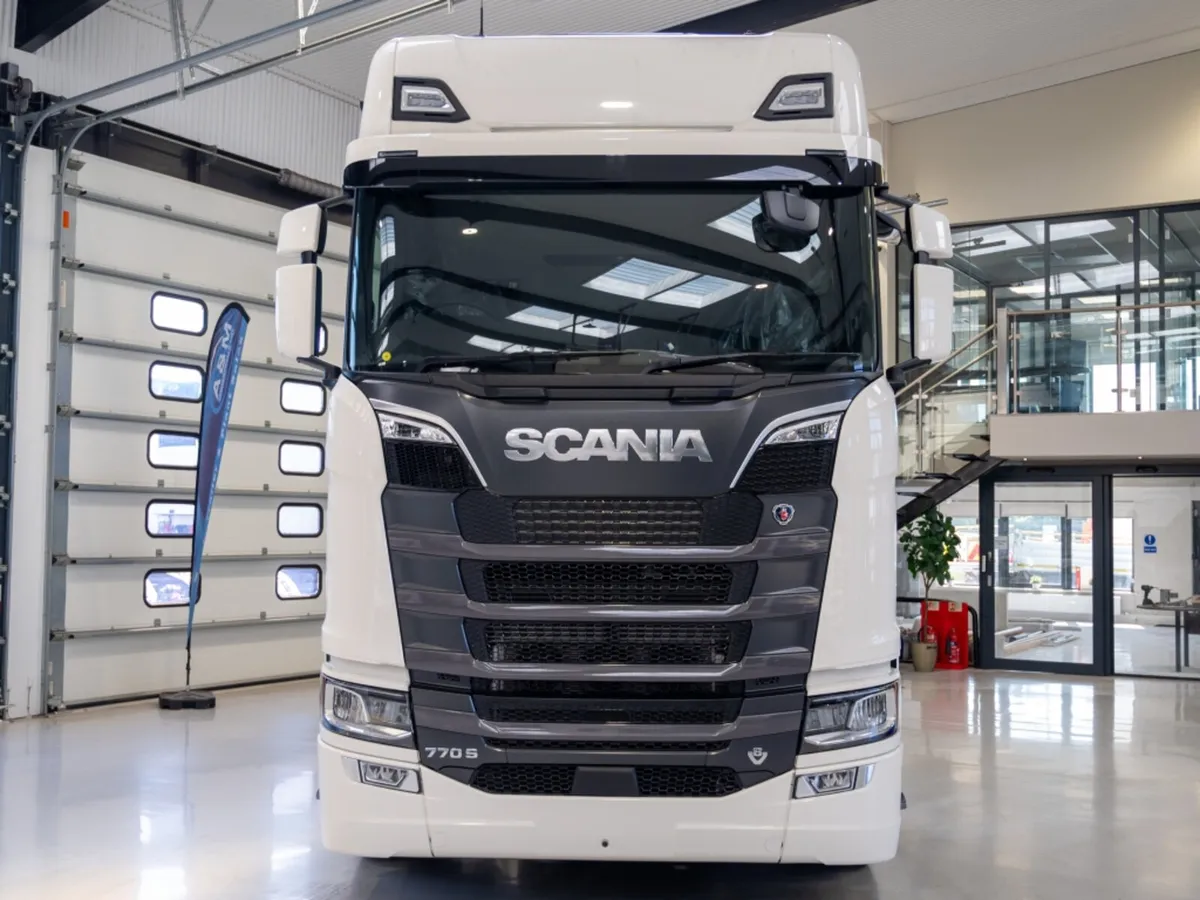 2025 SCANIA 770S V8 HIGHLINE 6X2 TWIN TAG - Image 2