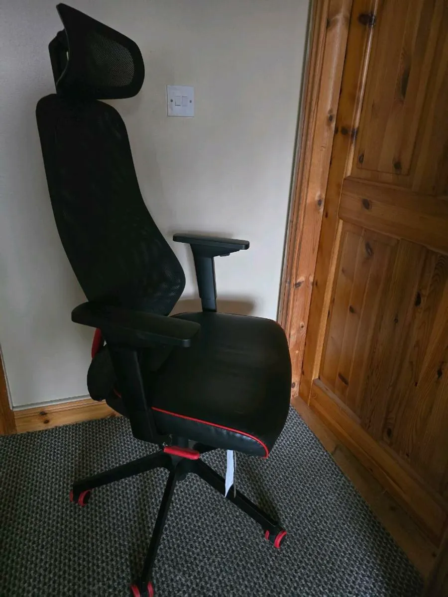 WFH table and chair - Image 3