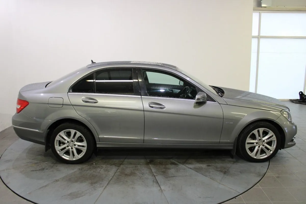 Mercedes-Benz C-Class C250 CDI Avantgarde 4DR - Image 3