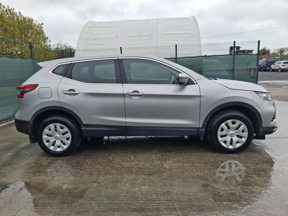 2018 Nissan Qashqai   Automatic - Image 2