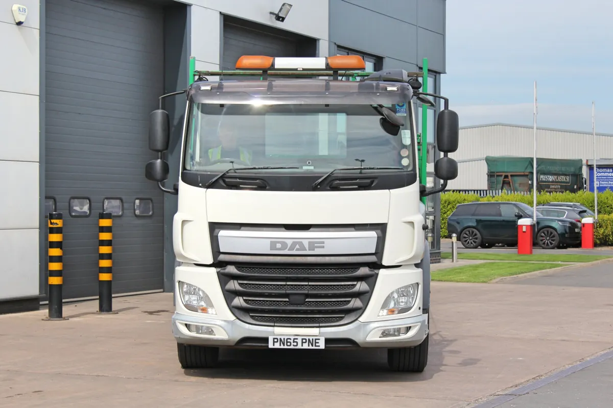 2015 (65) DAF CF 290 6X2 26T BEAVERTAIL (EURO 6) - Image 3