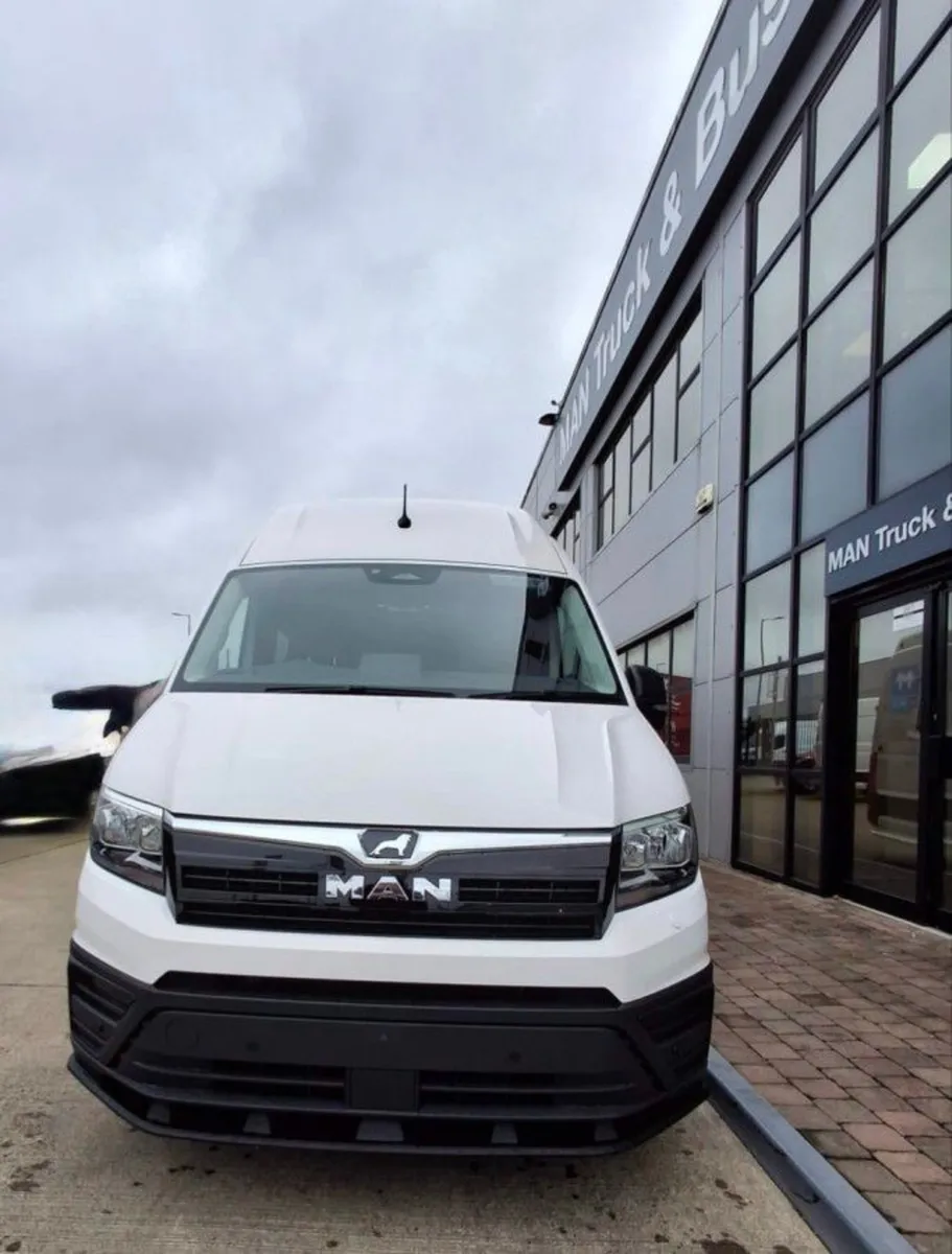 MAN TGE Minibus - Image 2