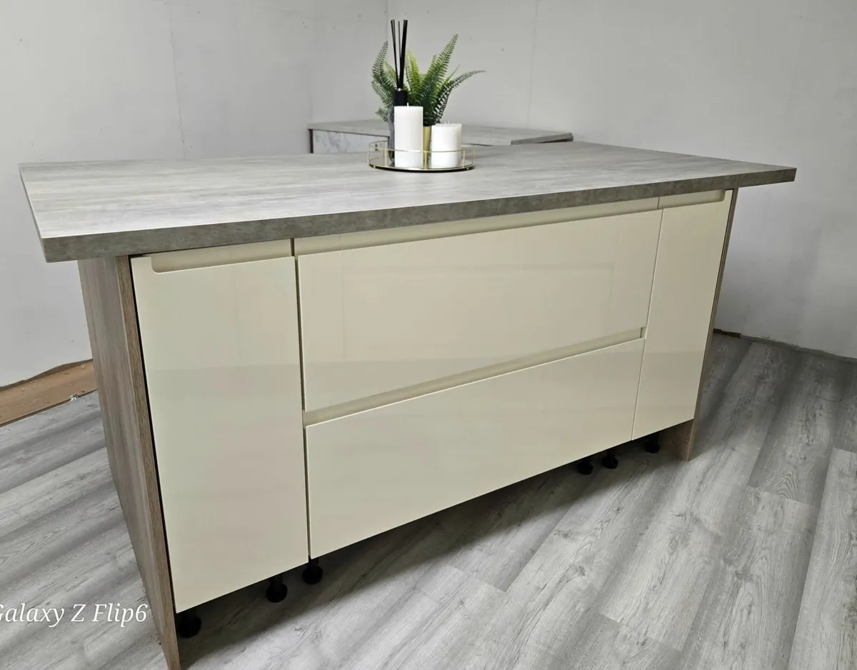 New kitchen island - Image 1