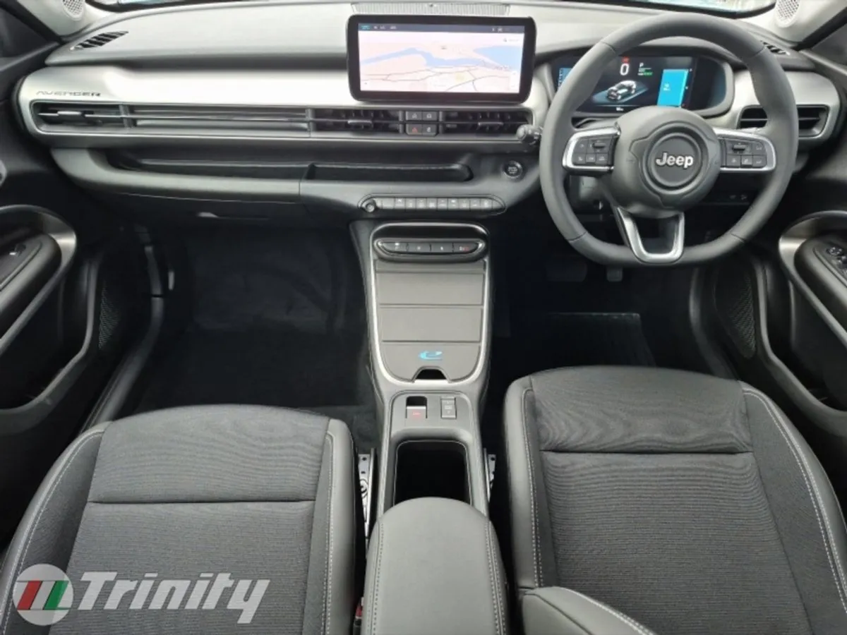 Jeep Avenger Altitude 54kw 400KMS Trinity Motors - Image 2