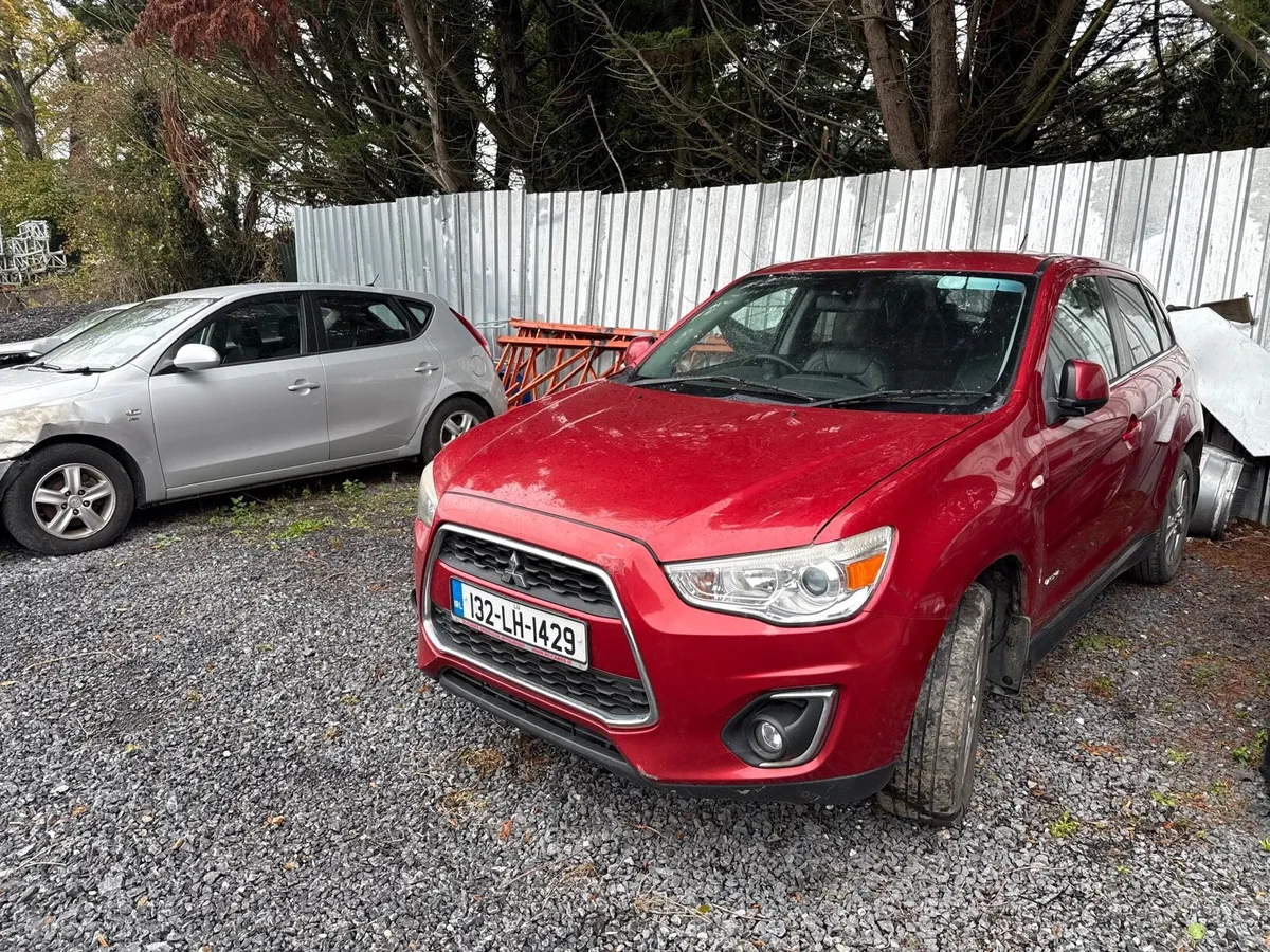 Mitsubishi Asx 2013 diesel 4x4 for parts - Image 2