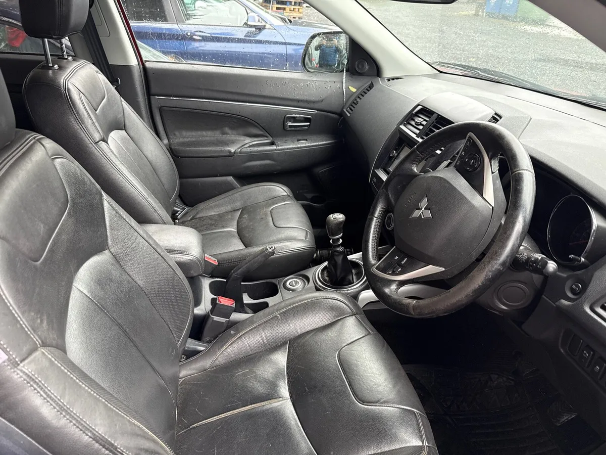 Mitsubishi Asx 2013 diesel 4x4 for parts - Image 3