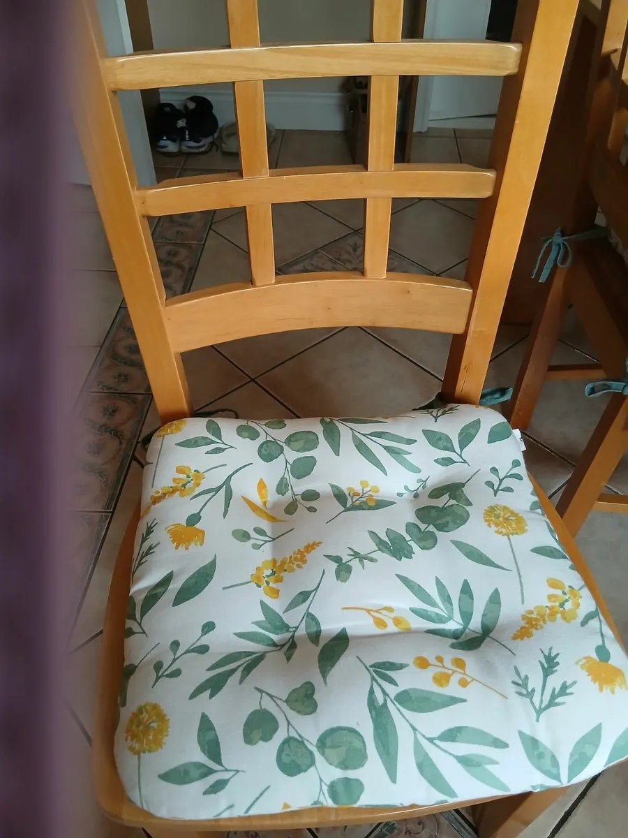 Kitchen table and 6 chairs - Image 4