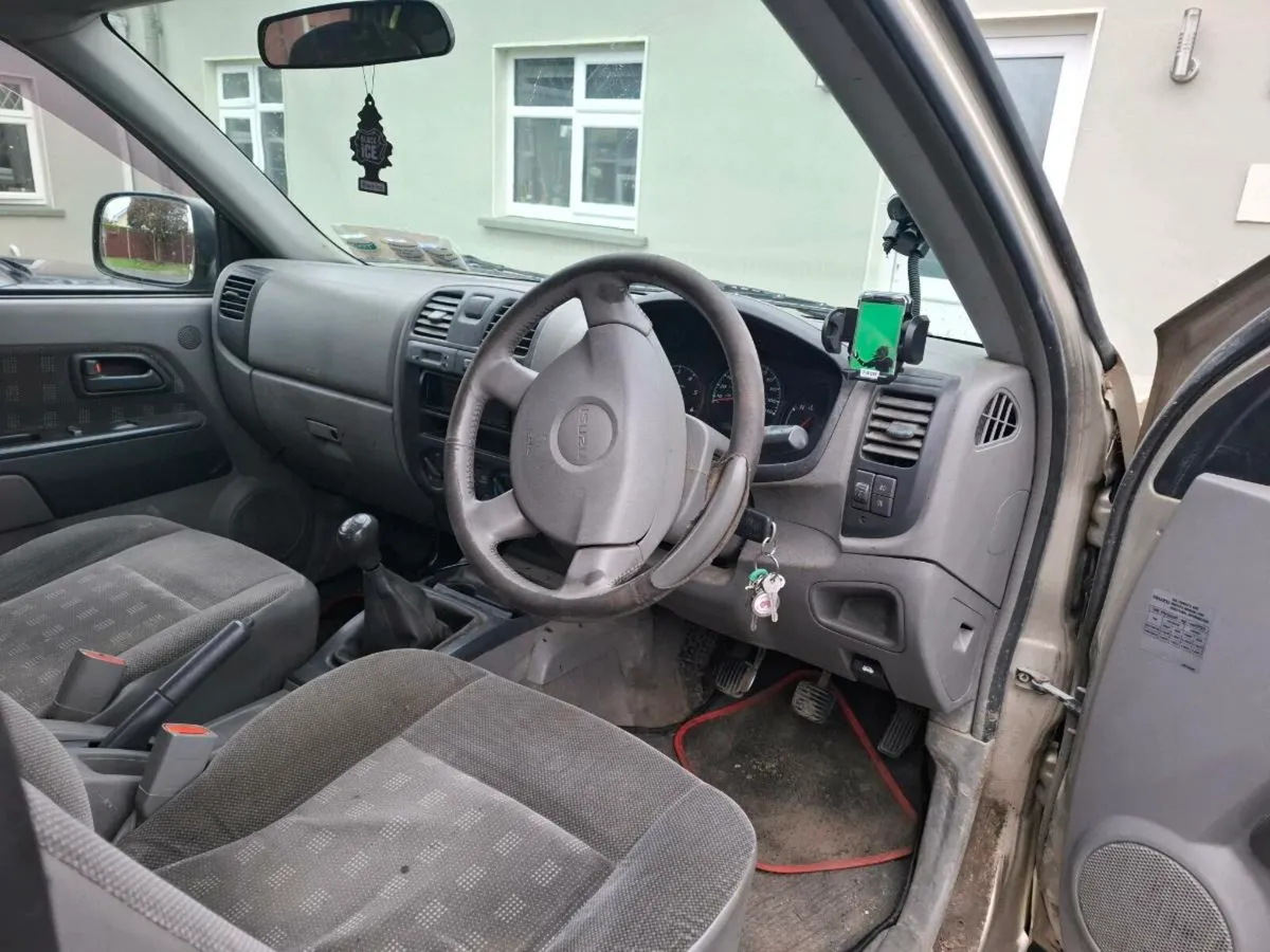 Isuzu D-Max Crew Cab - Image 3