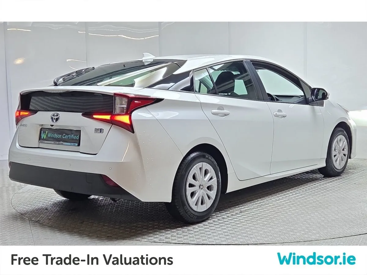 Toyota Prius 1.8 Hybrid Luxury - Image 3