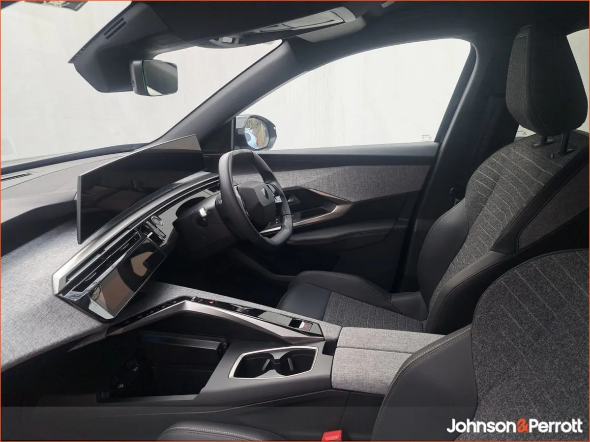 Peugeot 5008 1.2 Hybrid 136bhp E-dcs6 Allure - Image 4