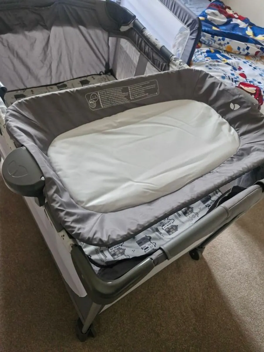 Joie Commuter Change Travel Cot and Mattress - Image 2